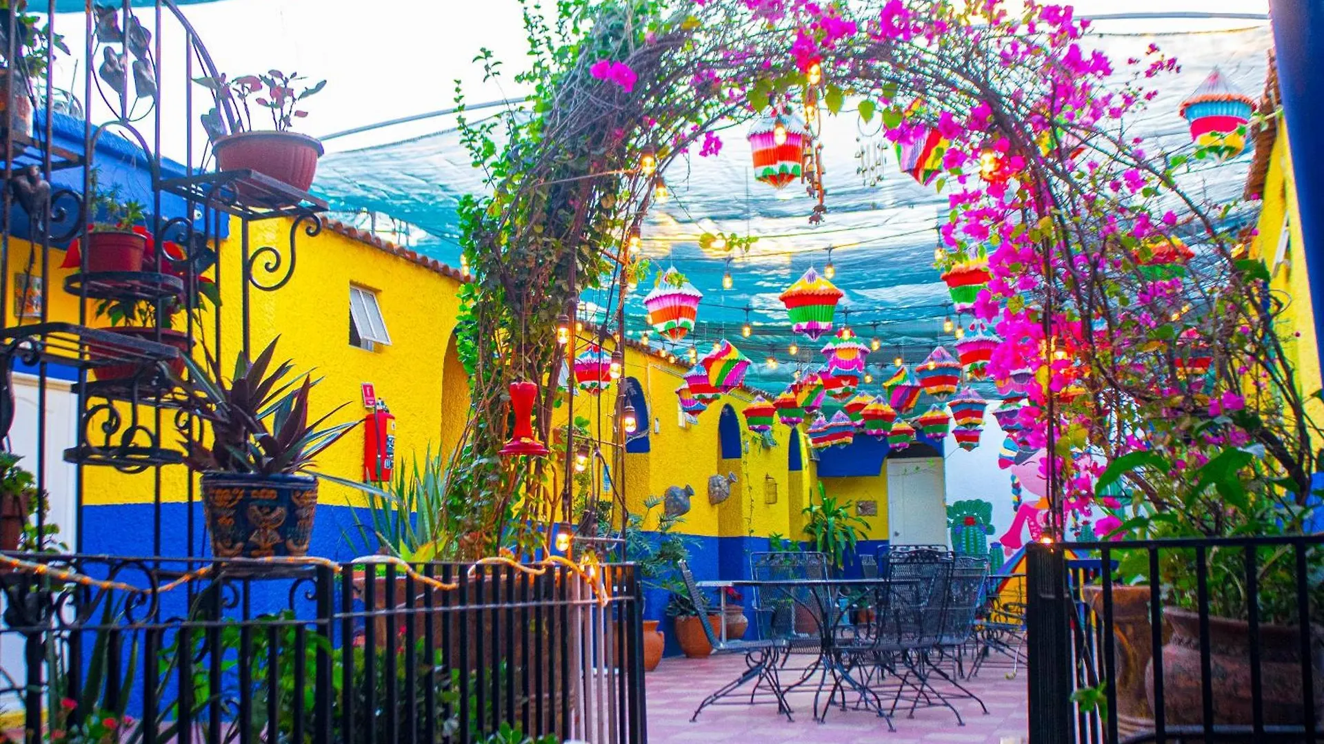 ***  Hotel Media Luna Tlaquepaque Mexico