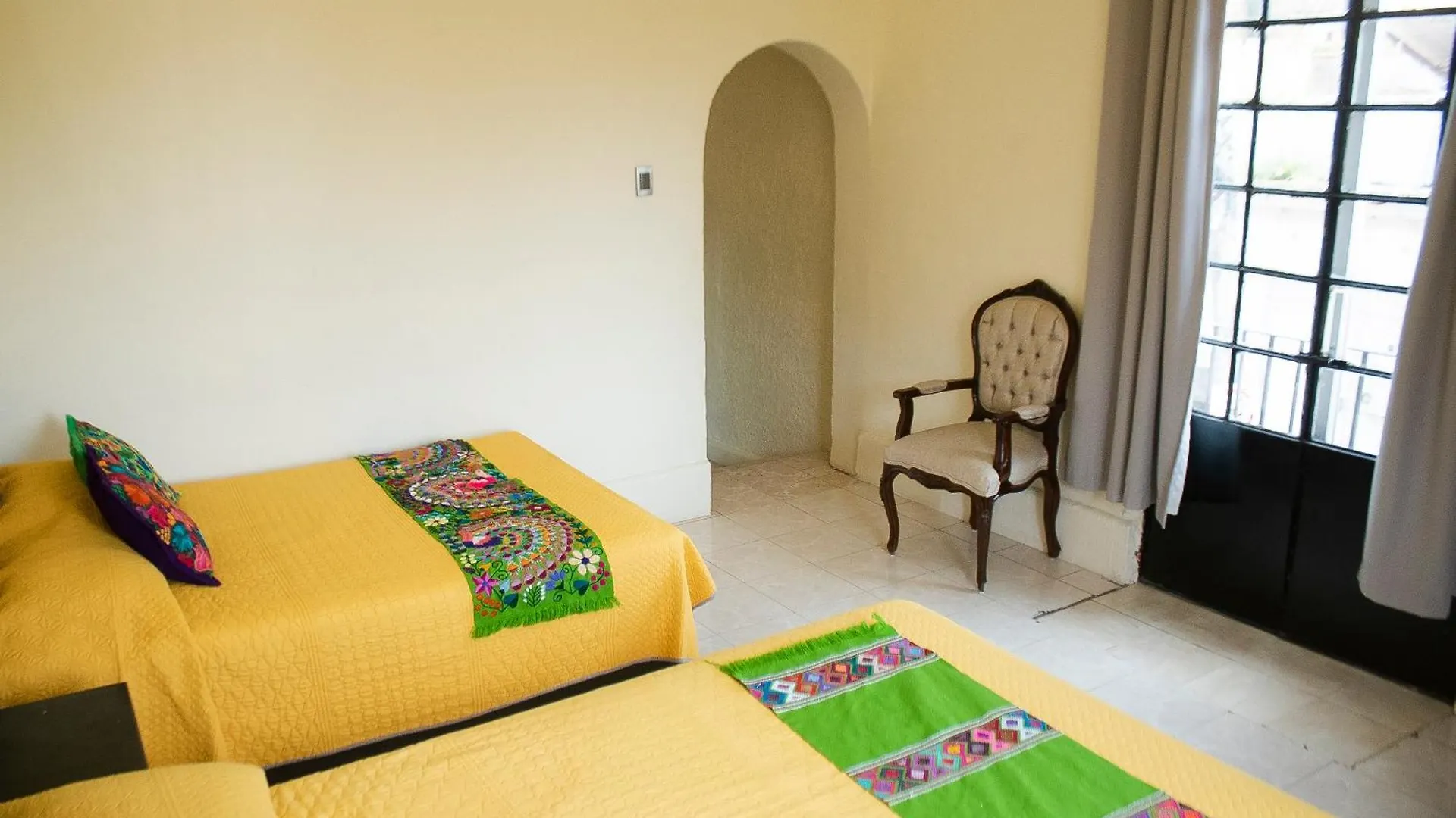 Hotel Media Luna Tlaquepaque