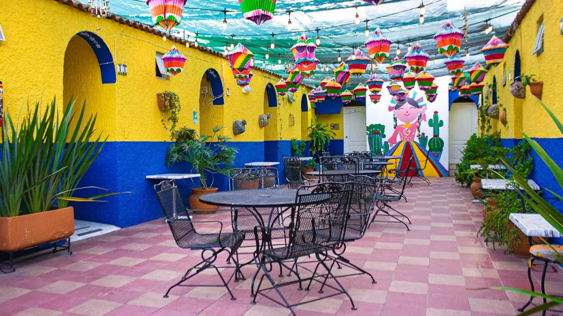 Hotel Media Luna Tlaquepaque