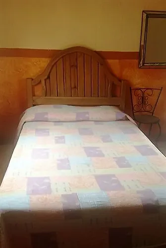 Hotel Media Luna Tlaquepaque
