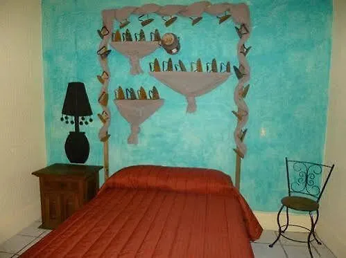 Hotel Media Luna Tlaquepaque